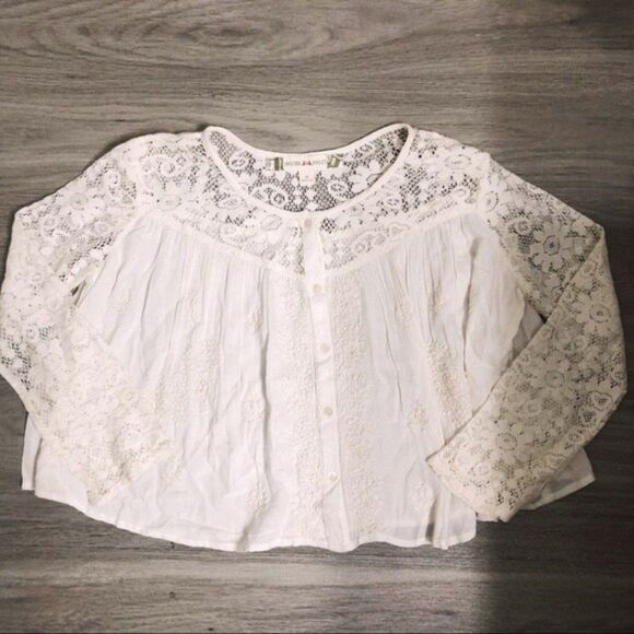 * Chelsea & Violet Lace Crop Top - Picture 1 of 3